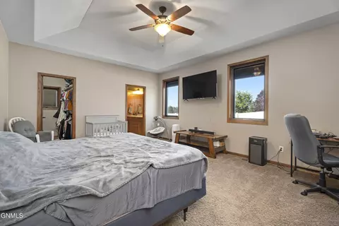 152 Duchess Dr, Bismarck, ND 58501 photo 12