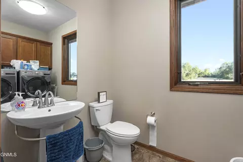 152 Duchess Dr, Bismarck, ND 58501 photo 14