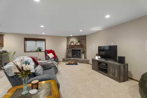 152 Duchess Dr, Bismarck, ND 58501 photo 19