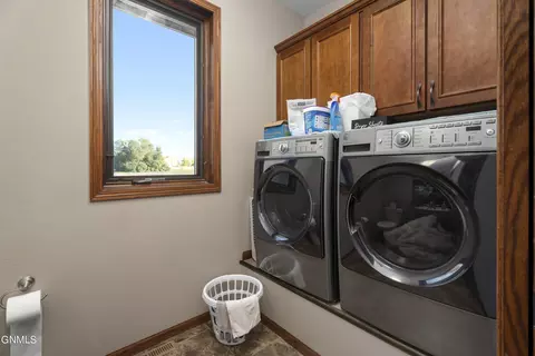 152 Duchess Dr, Bismarck, ND 58501 photo 13