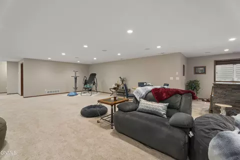 152 Duchess Dr, Bismarck, ND 58501 photo 23
