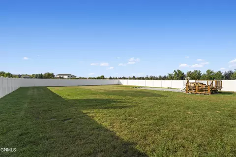 152 Duchess Dr, Bismarck, ND 58501 photo 32