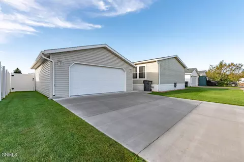 5109 Redcoat Loop, Bismarck, ND 58503