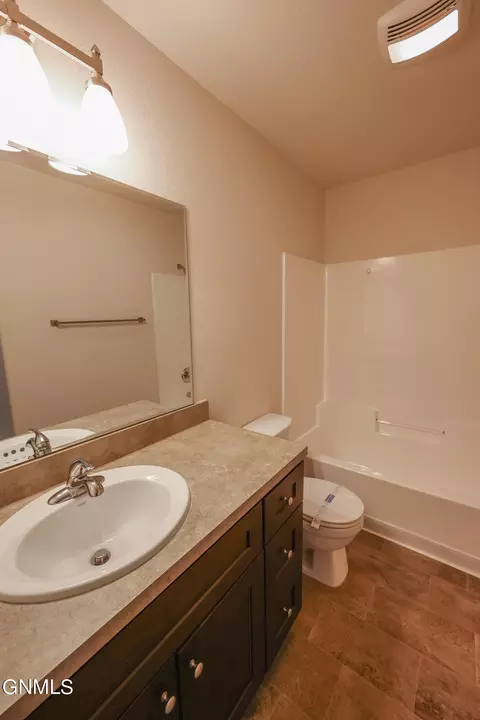 2804 28th St W, Williston, ND 58801 photo 16