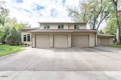 2012 Harbor Dr W, Bismarck, ND 58504 photo 2