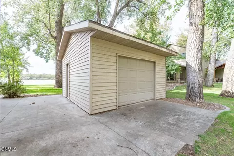 2012 Harbor Dr W, Bismarck, ND 58504 photo 48