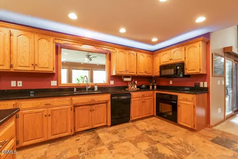 2012 Harbor Dr W, Bismarck, ND 58504 photo 16