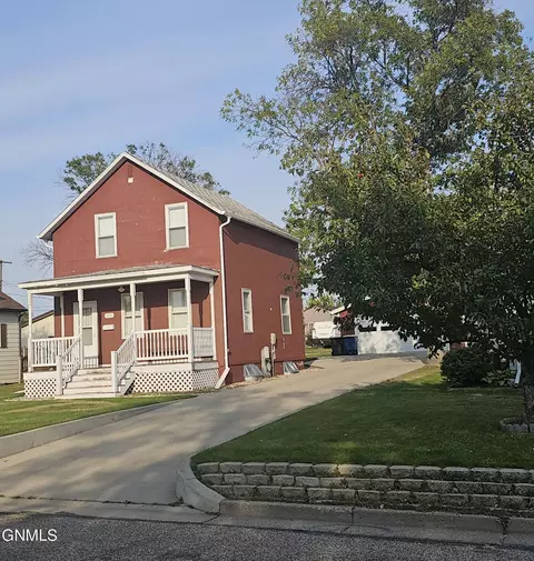 609 10th Ave SE, Jamestown, ND 58401