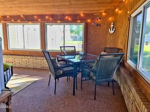 1302 4th Ave E, Williston, ND 58801 photo 29
