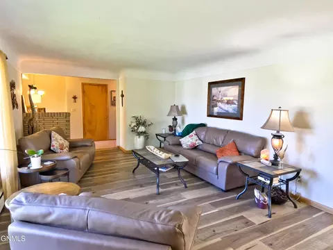 1302 4th Ave E, Williston, ND 58801 photo 40