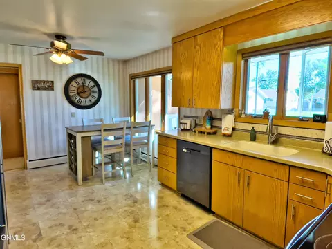 1302 4th Ave E, Williston, ND 58801 photo 64