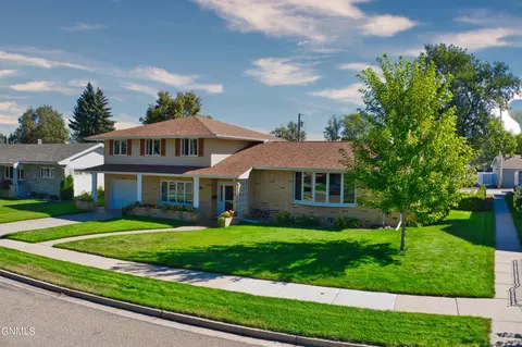 1302 4th Ave E, Williston, ND 58801
