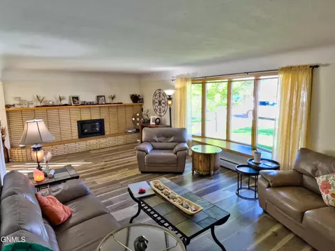 1302 4th Ave E, Williston, ND 58801 photo 39