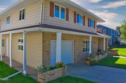 1302 4th Ave E, Williston, ND 58801 photo 6