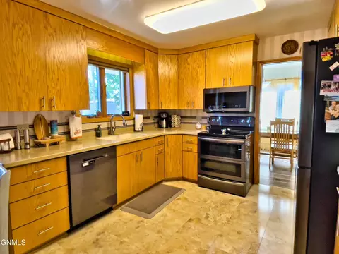 1302 4th Ave E, Williston, ND 58801 photo 62