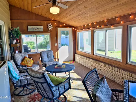 1302 4th Ave E, Williston, ND 58801 photo 30