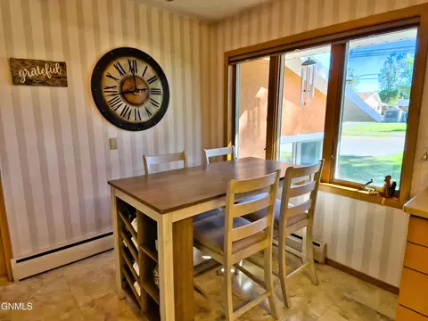 1302 4th Ave E, Williston, ND 58801 photo 66