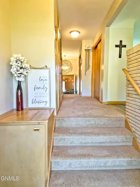 1302 4th Ave E, Williston, ND 58801 photo 35