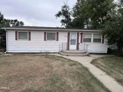 316 2nd St NE, Watford City, ND 58854
