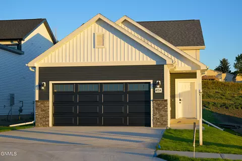 4724 Obsidian Ct NW, Mandan, ND 58554