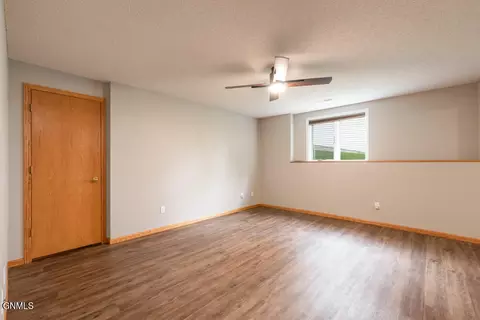 910 20th St SE, Mandan, ND 58554 photo 25