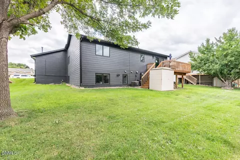 910 20th St SE, Mandan, ND 58554 photo 29