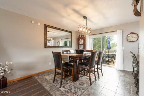 910 20th St SE, Mandan, ND 58554 photo 9