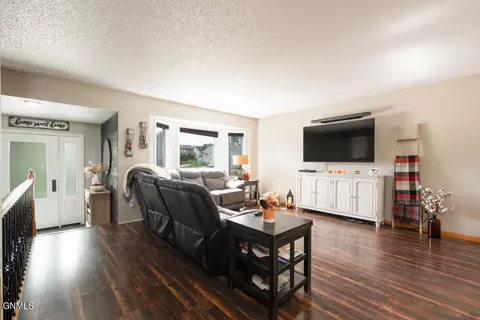 910 20th St SE, Mandan, ND 58554 photo 7
