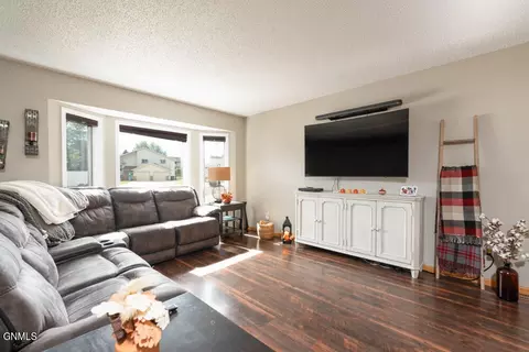 910 20th St SE, Mandan, ND 58554 photo 8