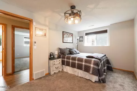 910 20th St SE, Mandan, ND 58554 photo 22