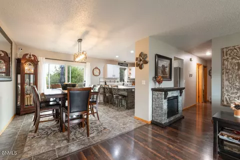 910 20th St SE, Mandan, ND 58554 photo 10