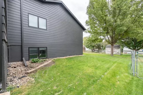 910 20th St SE, Mandan, ND 58554 photo 31