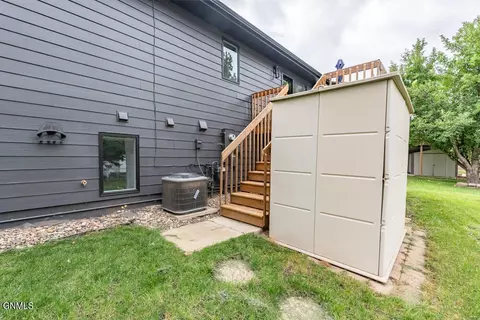 910 20th St SE, Mandan, ND 58554 photo 30