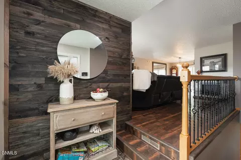 910 20th St SE, Mandan, ND 58554 photo 6