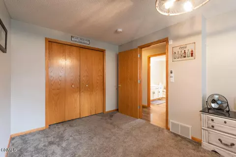 910 20th St SE, Mandan, ND 58554 photo 23
