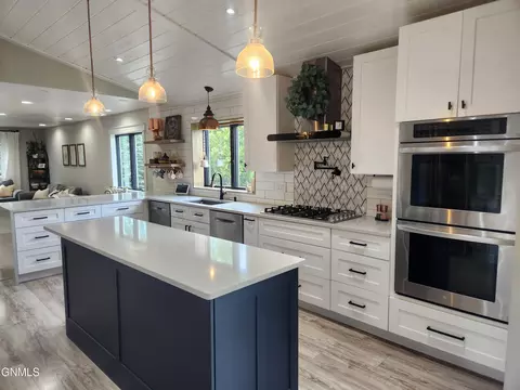 Kitchen - 4000 Cedar Pl, Bismarck, ND 58503 photo 7 of 18