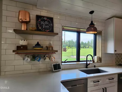 Kitchen - 4000 Cedar Pl, Bismarck, ND 58503 photo 16 of 18