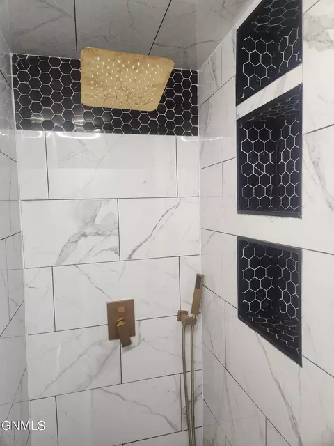Bath - 4000 Cedar Pl, Bismarck, ND 58503 photo 11 of 13