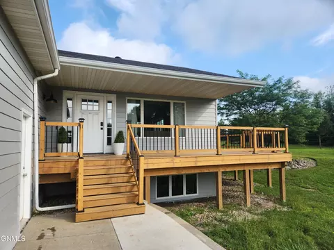 4000 Cedar Pl, Bismarck, ND 58503