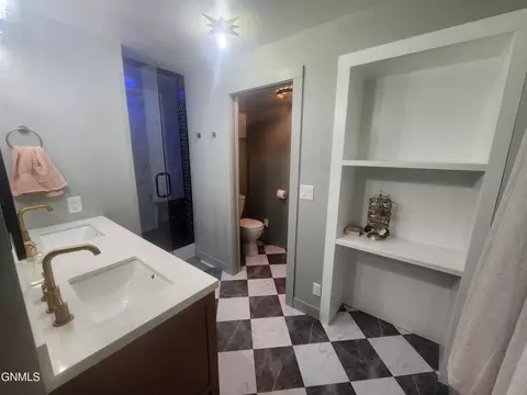 Bath - 4000 Cedar Pl, Bismarck, ND 58503 photo 9 of 13