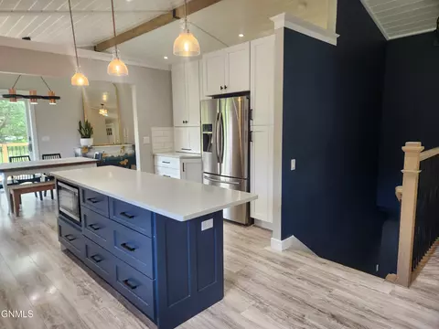 Kitchen - 4000 Cedar Pl, Bismarck, ND 58503 photo 8 of 18