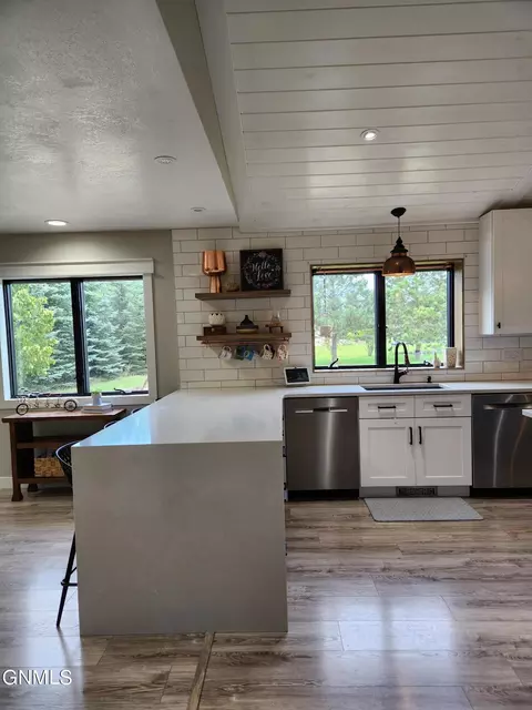 Kitchen - 4000 Cedar Pl, Bismarck, ND 58503 photo 12 of 18