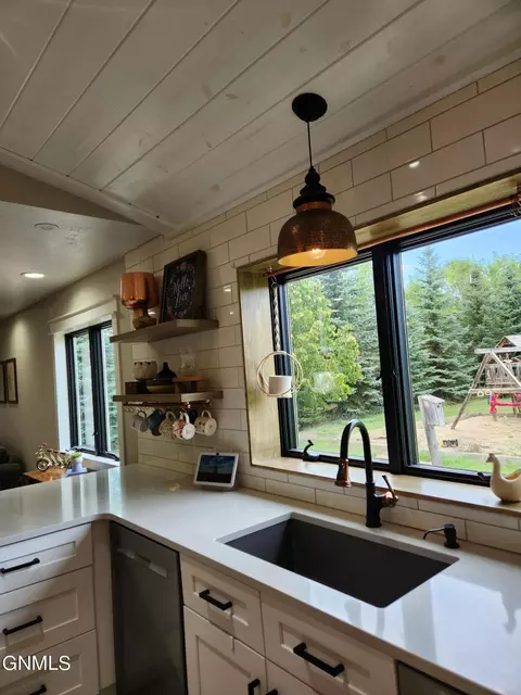 Kitchen - 4000 Cedar Pl, Bismarck, ND 58503 photo 17 of 18