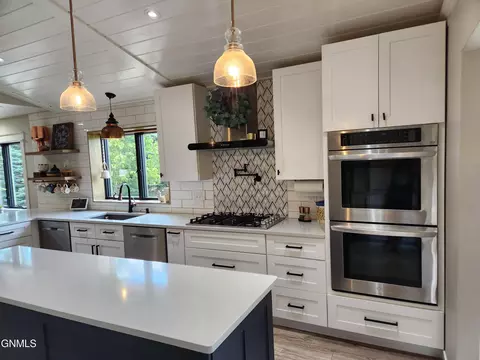 Kitchen - 4000 Cedar Pl, Bismarck, ND 58503 photo 10 of 18