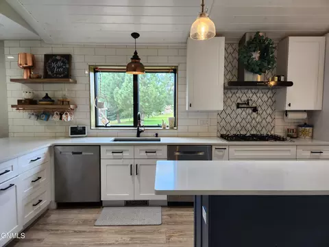 Kitchen - 4000 Cedar Pl, Bismarck, ND 58503 photo 9 of 18