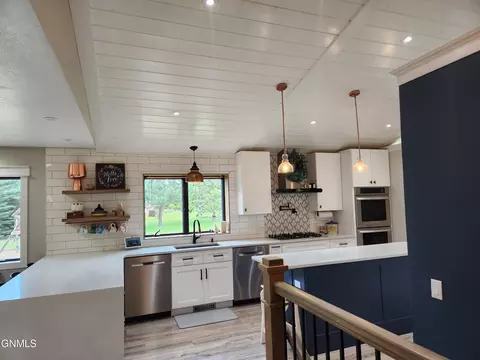 Kitchen - 4000 Cedar Pl, Bismarck, ND 58503 photo 15 of 18