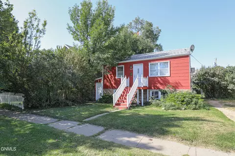 1024 N 14th St, Bismarck, ND 58501