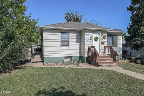 902 W Main St, Mandan, ND 58554