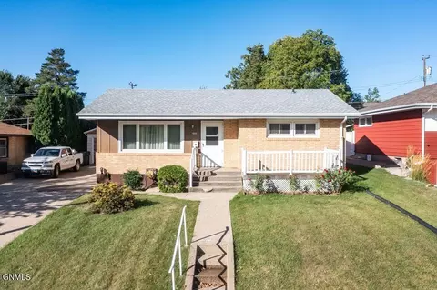 1801 Monte Dr NW, Mandan, ND 58554 photo 3