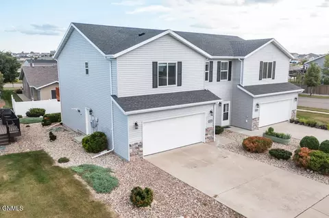 917 Calvert Dr, Bismarck, ND 58503